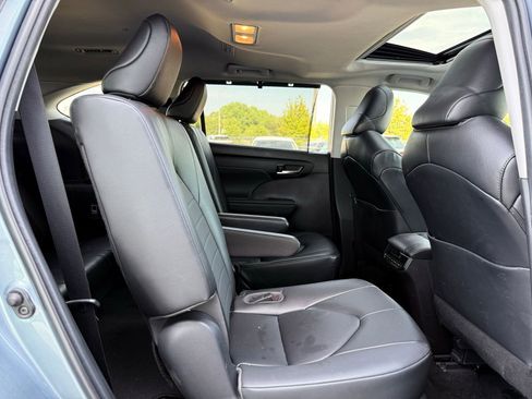 Used 2023 Toyota Highlander XLE image 24