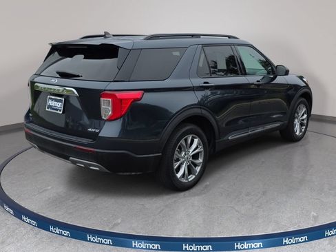 Certified 2022 Ford Explorer XLT w/ Equipment Group 202A AWD/4WD image 5
