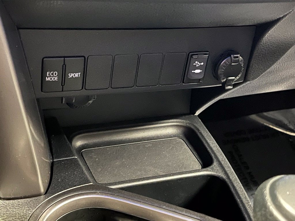 Used 2017 Toyota RAV4 XLE AWD/4WD image 11