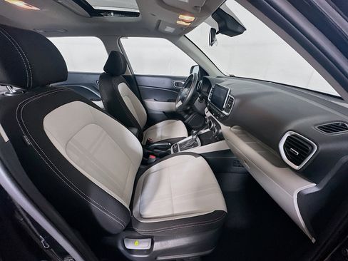 Used 2025 Hyundai Venue SEL image 31