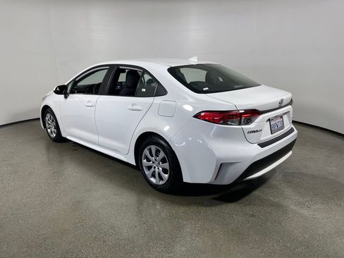 Used 2021 Toyota Corolla LE image 5