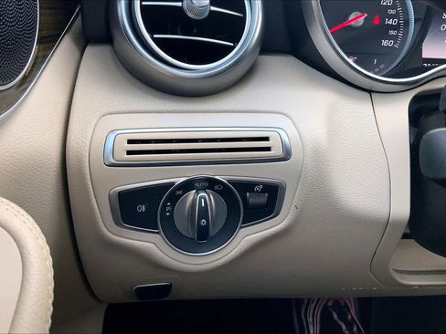 Used 2018 Mercedes-Benz C 300 Sedan image 34