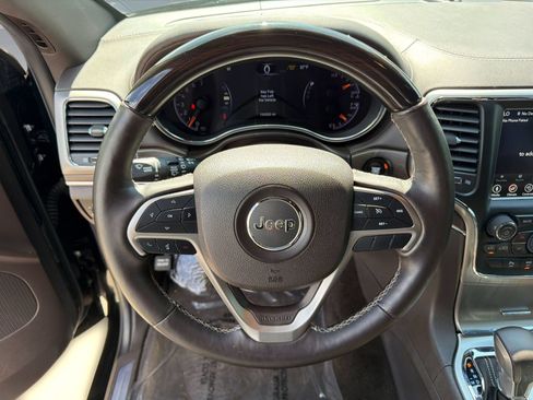 Used 2018 Jeep Grand Cherokee Overland AWD/4WD image 11
