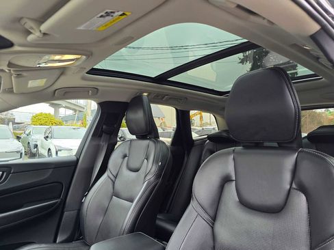 Certified 2023 Volvo XC60 B5 Ultimate w/ Climate Package image 21