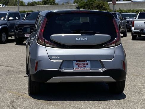 Used 2025 Kia Soul LX FWD image 40