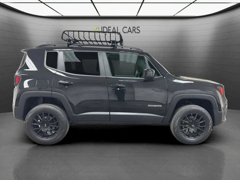 Used 2017 Jeep Renegade Latitude AWD/4WD image 4