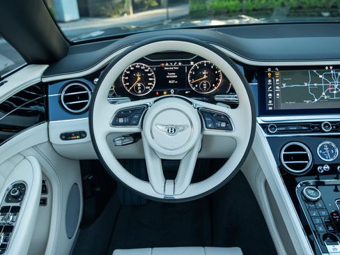 Used 2024 Bentley Continental GT V8 image 22