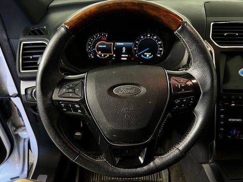 Used 2018 Ford Explorer Platinum AWD/4WD image 7