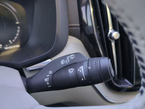 Used 2018 Volvo XC60 T8 Inscription w/ Advanced Package image 26