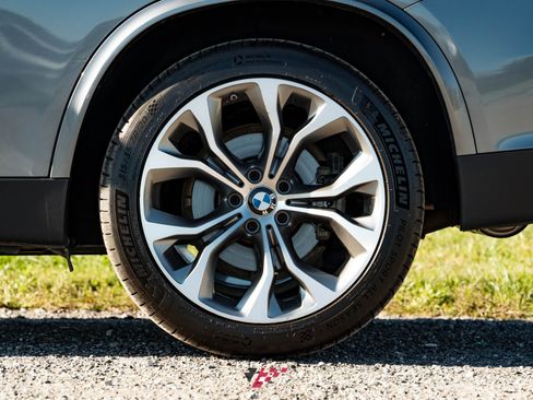 Used 2015 BMW X5 xDrive35d image 16