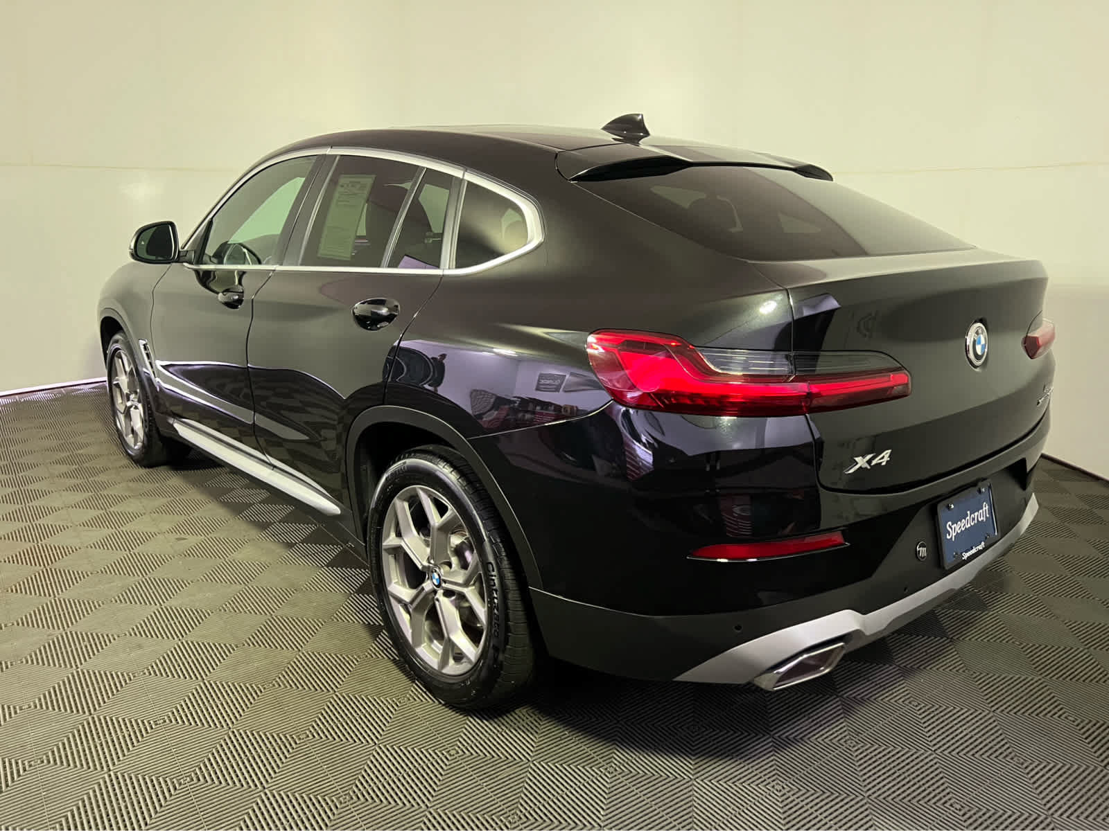 Used 2025 BMW X4 xDrive30i AWD/4WD image 5