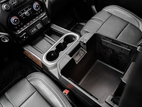 Used 2019 Chevrolet Silverado 1500 High Country w/ Technology Package image 32