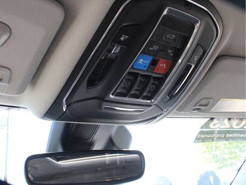 Certified 2023 Jeep Grand Cherokee Limited AWD/4WD image 18