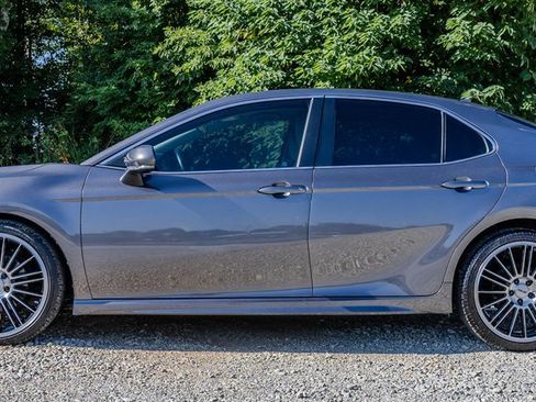 Used 2022 Toyota Camry SE FWD image 2