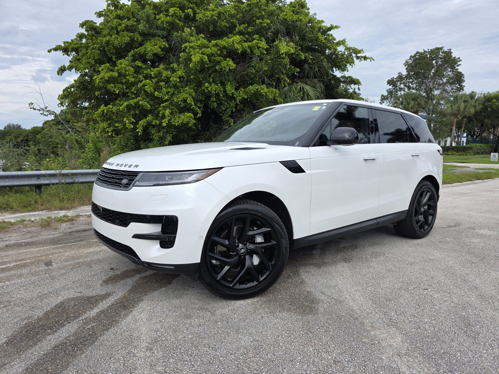 Certified 2024 Land Rover Range Rover Sport SE AWD/4WD image 1
