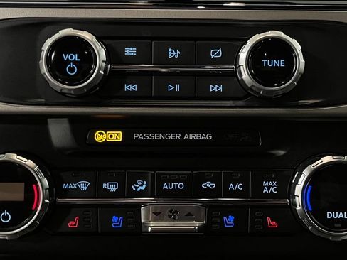 Used 2022 Ford F350 Lariat w/ Lariat Value Package AWD/4WD image 39