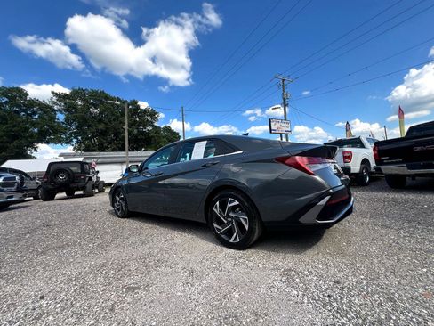 Used 2024 Hyundai Elantra Limited image 39