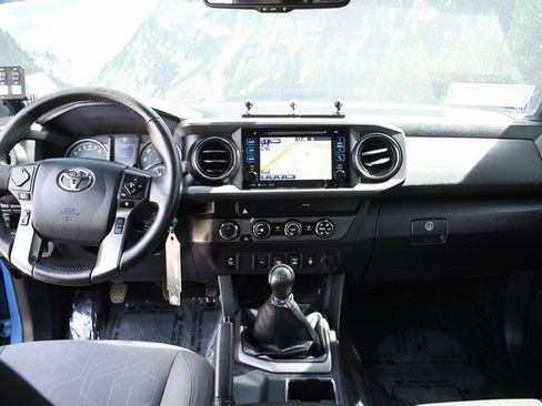 Used 2019 Toyota Tacoma TRD Off-Road w/ Technology Package image 18