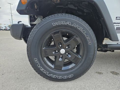 Used 2018 Jeep Wrangler Unlimited Sport S image 30