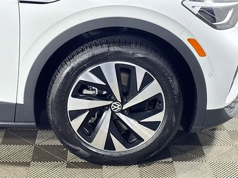 Certified 2025 Volkswagen ID.4 Pro image 24