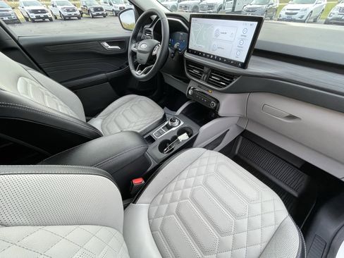 Used 2023 Ford Escape SE w/ PHEV Premium Package image 44