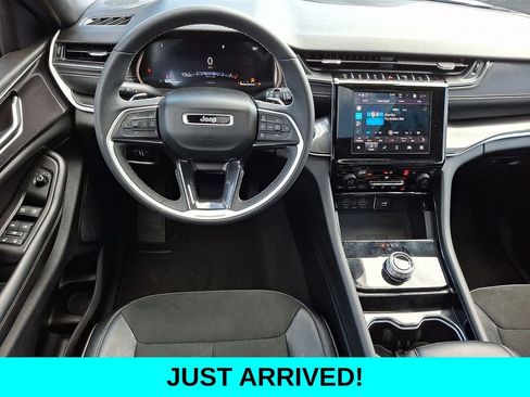 Used 2023 Jeep Grand Cherokee L Laredo image 14