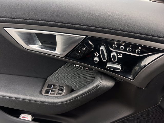 Used 2014 Jaguar F-TYPE Convertible RWD image 12