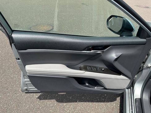 Used 2021 Toyota Camry XLE FWD image 11