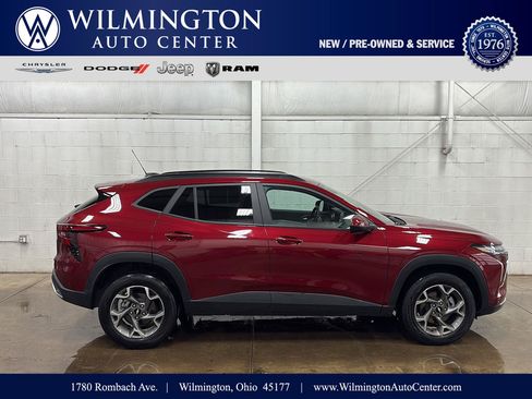 Used 2025 Chevrolet Trax LT w/ LT Convenience Package FWD image 1