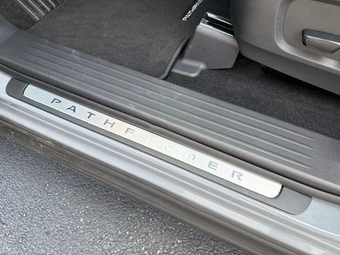 Used 2025 Nissan Pathfinder Platinum AWD/4WD image 14