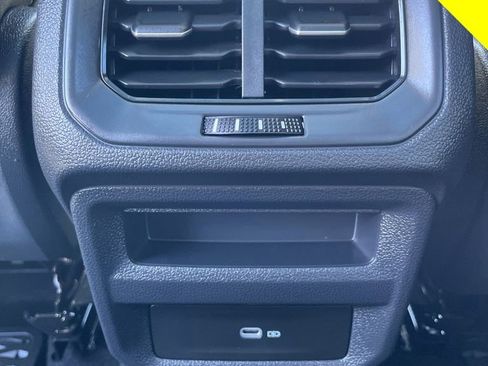 Used 2025 Volkswagen Taos SE w/ Panoramic Sunroof Package AWD/4WD image 21