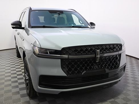 New 2025 Lincoln Navigator L Reserve w/ Jet Appearance Package image 9