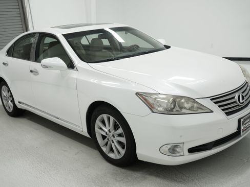Used 2011 Lexus ES 350 FWD image 2