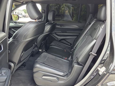 Used 2024 Jeep Grand Cherokee L Altitude RWD image 10