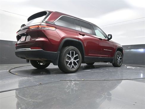 Used 2025 Jeep Grand Cherokee Limited w/ MOPAR Finishing Package image 33