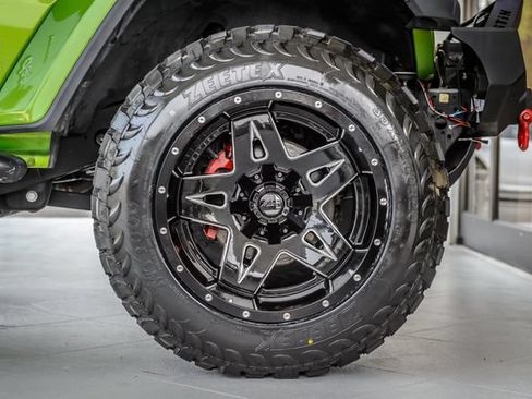 Used 2019 Jeep Wrangler Unlimited Sahara AWD/4WD image 14