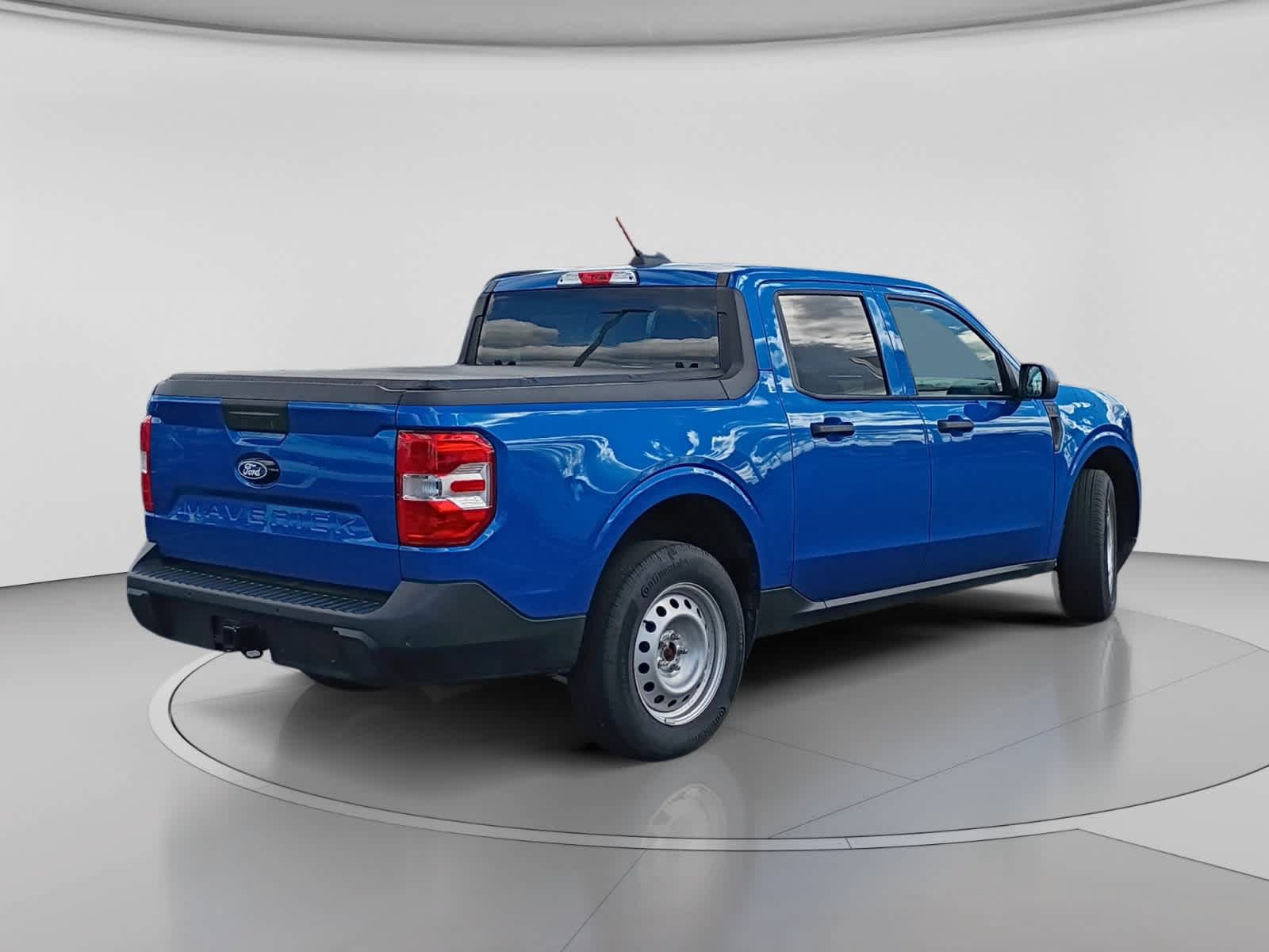 Used 2025 Ford Maverick XL w/ Equipment Group 102A AWD/4WD image 3