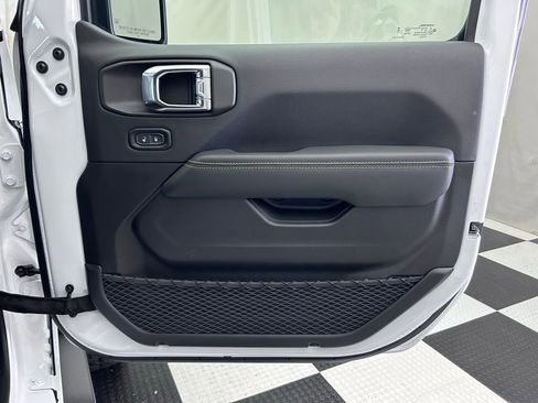 New 2025 Jeep Wrangler Unlimited Rubicon 392 image 32