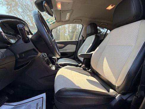 Used 2020 Buick Encore Preferred w/ Safety Package image 5