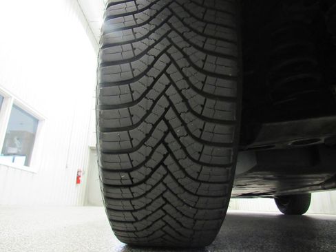 Used 2023 Toyota RAV4 LE AWD/4WD image 18