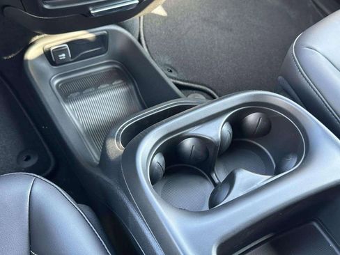 New 2026 Chrysler Pacifica Select image 10