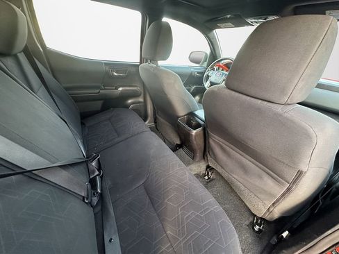 Used 2016 Toyota Tacoma TRD Sport image 42