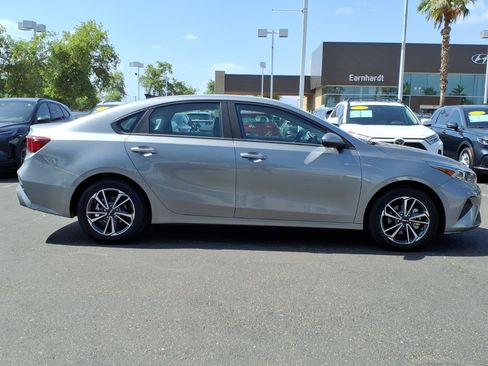 Used 2022 Kia Forte LXS FWD image 6