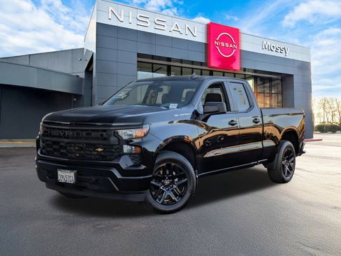 Used 2024 Chevrolet Silverado 1500 Custom image 1