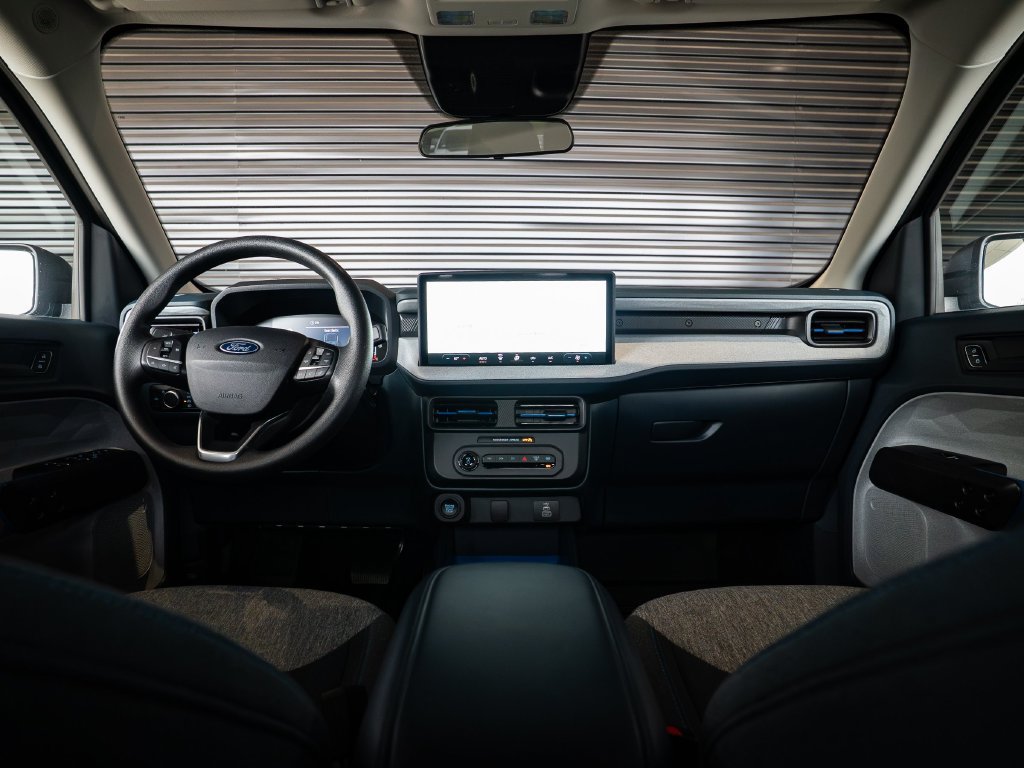 Used 2025 Ford Maverick XLT w/ Equipment Group 302A AWD/4WD image 25