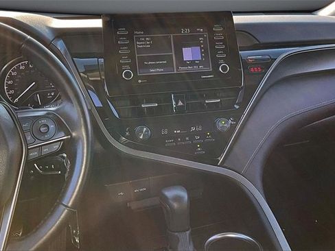 Used 2022 Toyota Camry SE image 9