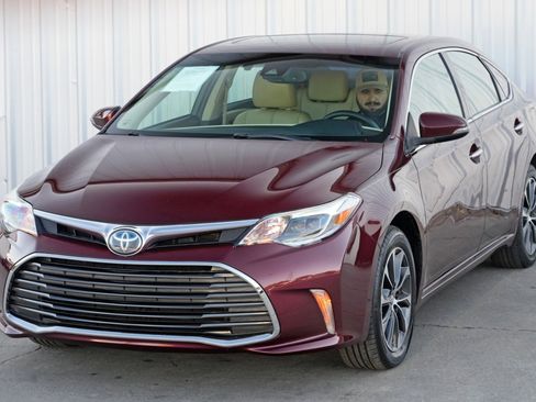 Used 2018 Toyota Avalon XLE Premium image 49