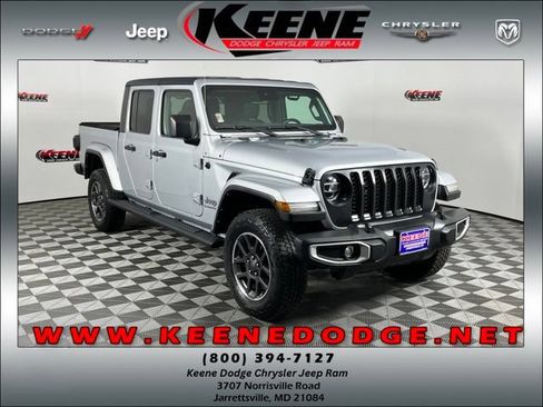 Used 2022 Jeep Gladiator Overland w/ Popular Equipment Package AWD/4WD image 1