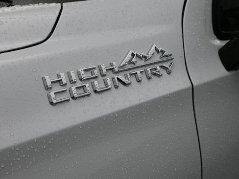 New 2026 Chevrolet Suburban High Country image 14