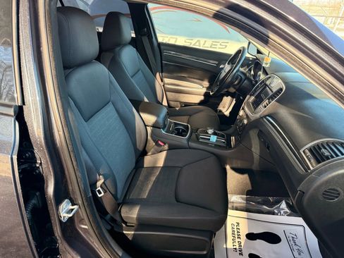 Used 2019 Chrysler 300 Touring w/ Sport Appearance Package image 25
